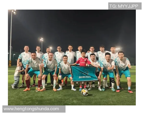 77号球衣足球明星的传奇之路与辉煌成就解析 77号球衣足球明星的传奇之路与辉煌成就解析