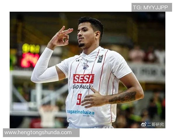 巴西足球明星驾车出场展现风采引发球迷热议 巴西足球明星驾车出场展现风采引发球迷热议