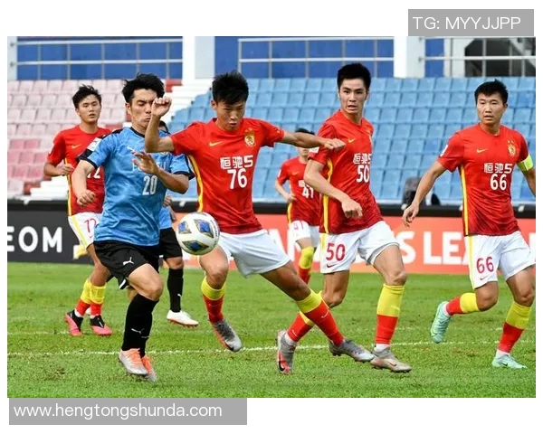 广州足球队近期状态全面解析与对比分析 广州足球队近期状态全面解析与对比分析